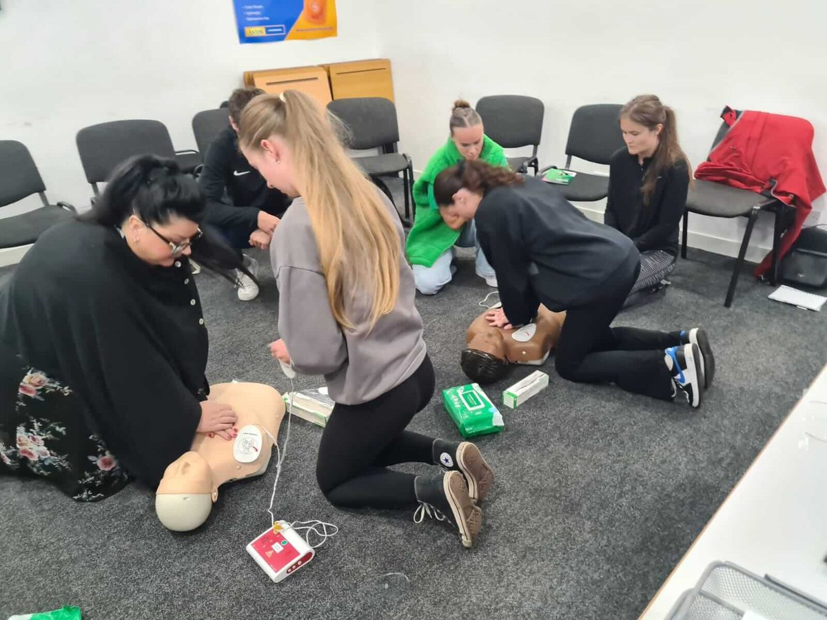 Basic Life Support (BLS) training in Sheffield